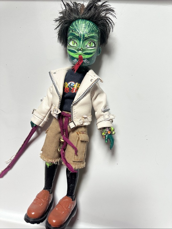 Bratz Other - Green Face Monster Doll with White Jacket and Tan Shorts / THRILLER